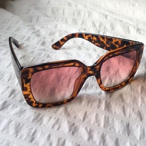 Tortoise shell Rose Tint Shades